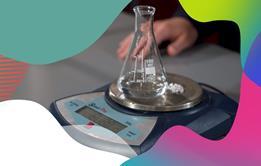 Conical flask with calcium carbonate chips on mass balance