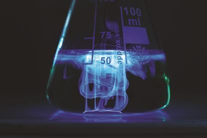 Luminol chemiluminescence metal complex catalysis