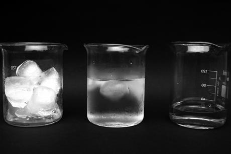 picture of 3 beakers showing, ice cubes, partly melted ice cubes and water