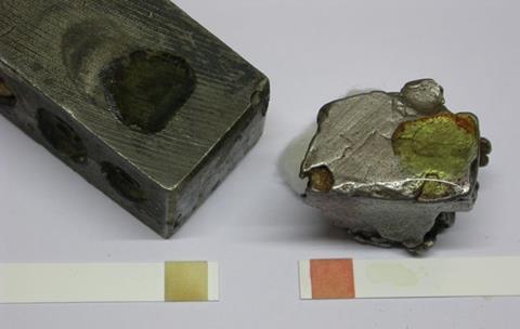 Hammer head and meteorite sample