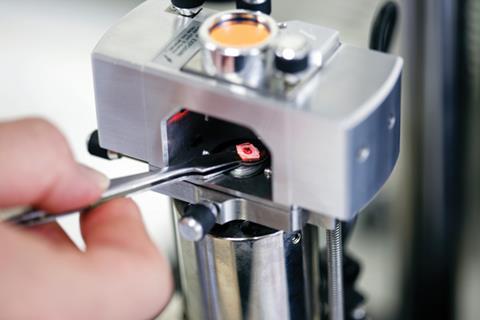 Loading a  sample into an AFM
