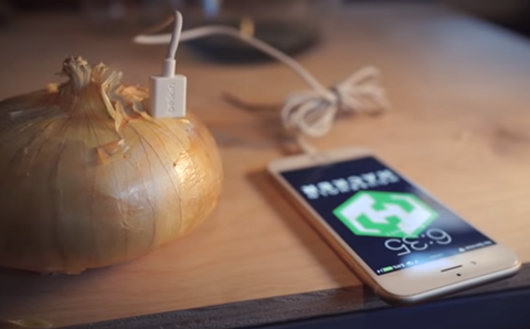 Onion battery charging an iphone