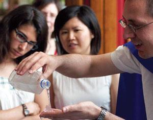 Demonstrating with liquid crystals