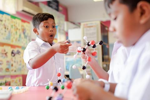 A photo of primary school students building molecule models using Molymods